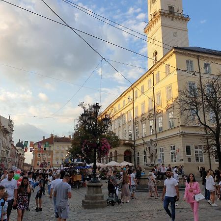 Cozy Apartment, 5Mins To Opera Lviv Exterior photo
