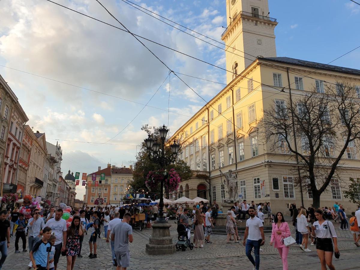 Cozy Apartment, 5Mins To Opera Lviv Exterior photo