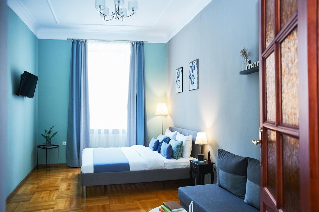 Cozy Apartment, 5Mins To Opera Lviv Exterior photo
