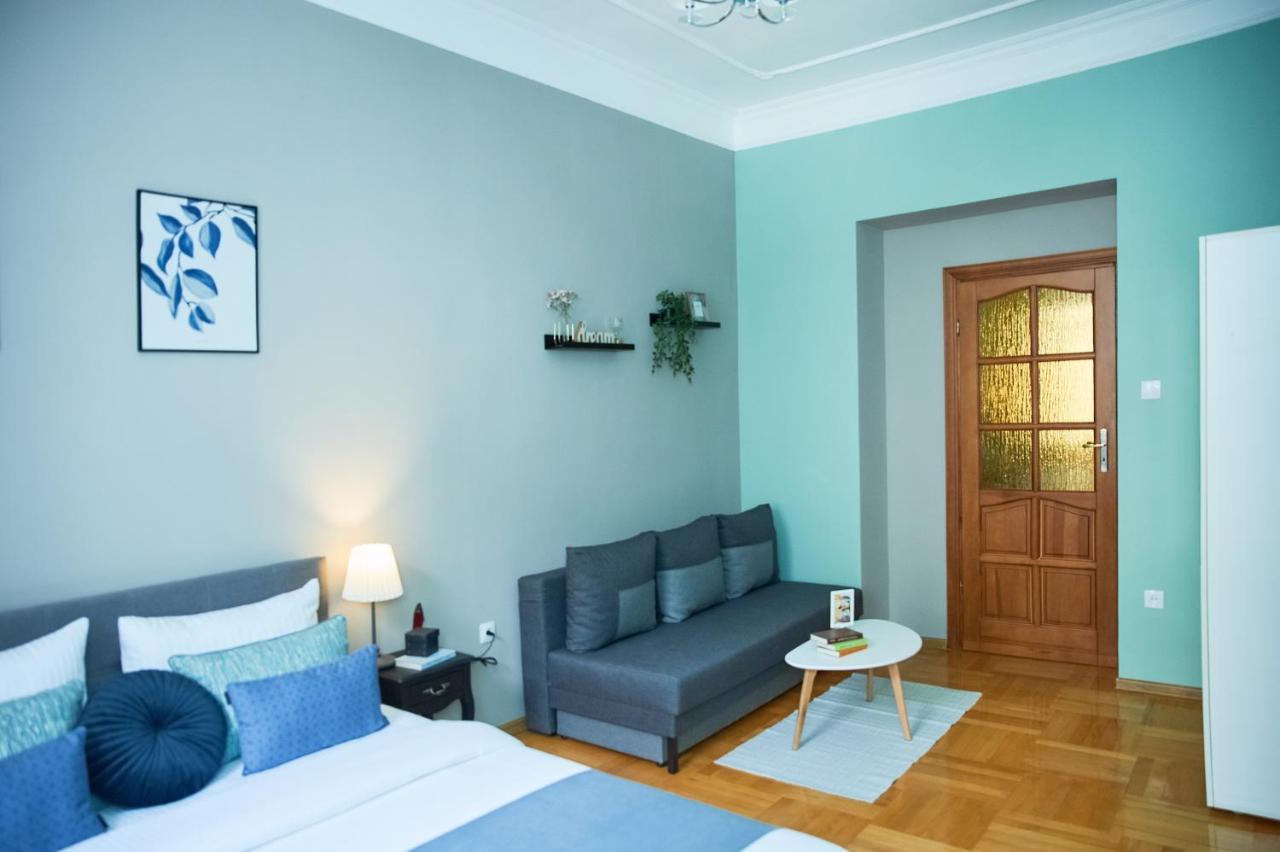 Cozy Apartment, 5Mins To Opera Lviv Exterior photo