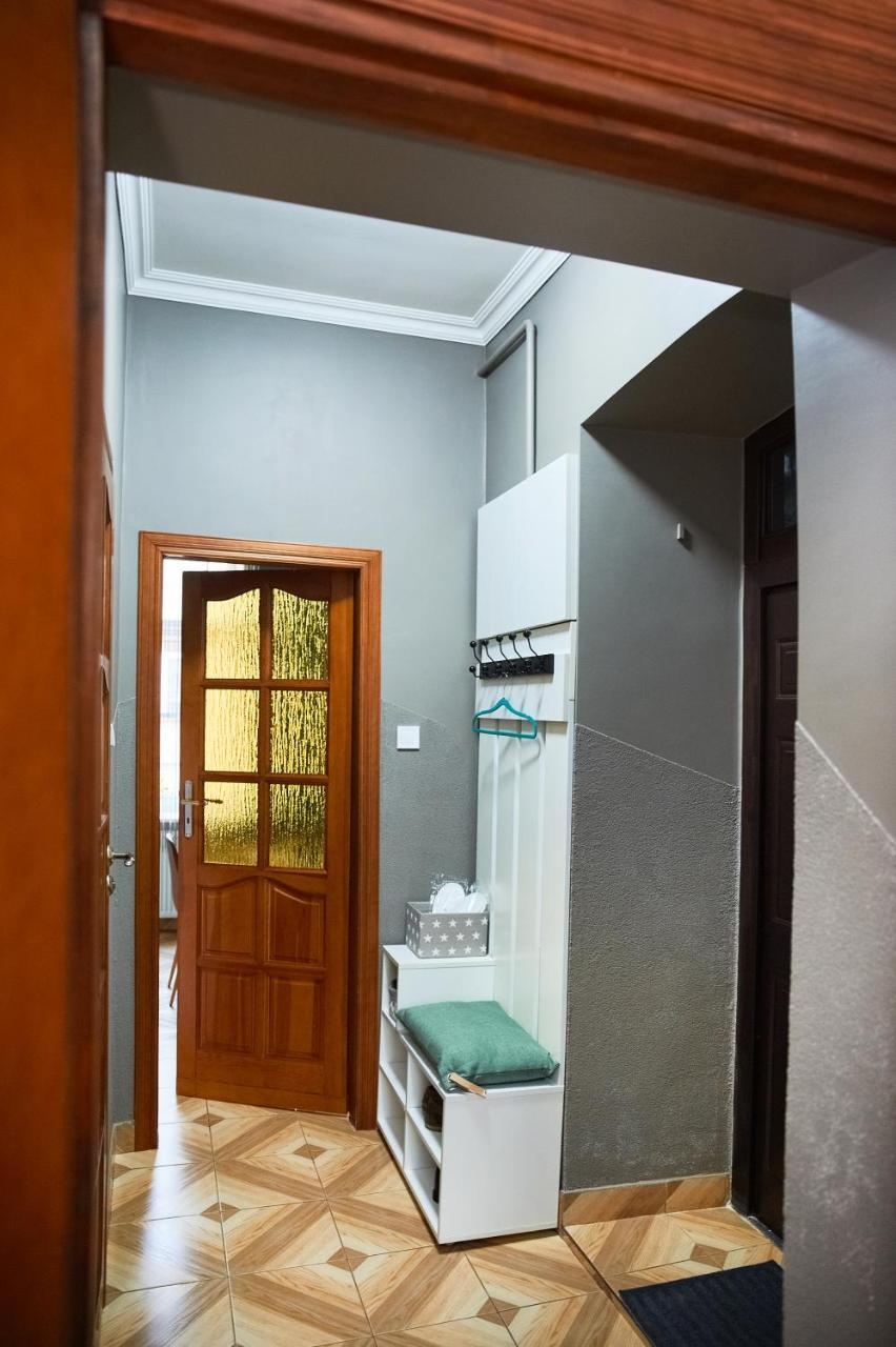 Cozy Apartment, 5Mins To Opera Lviv Exterior photo