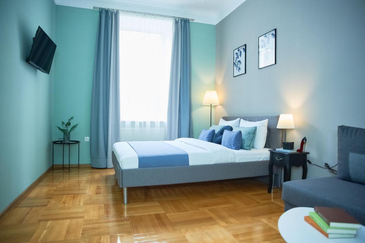 Cozy Apartment, 5Mins To Opera Lviv Exterior photo